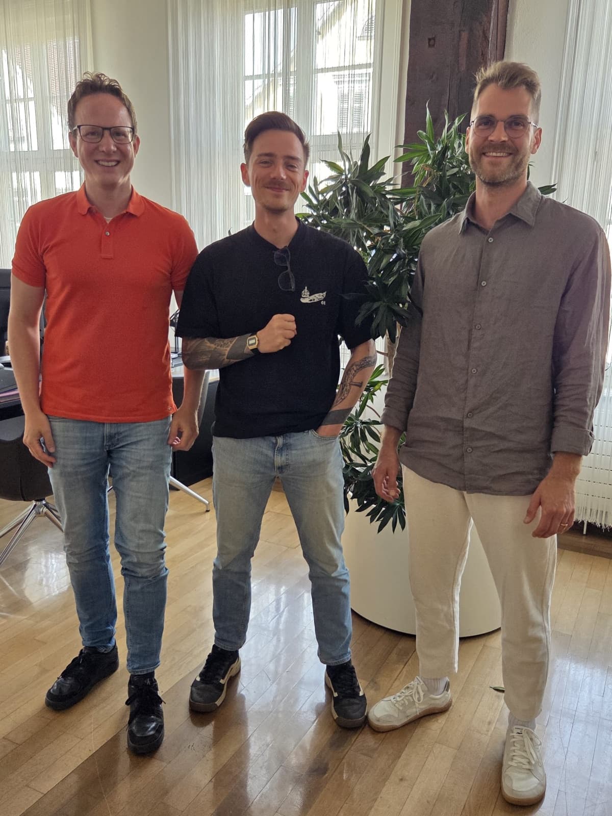 Andreas Ebner und Samuel Schäck im Gespräch mit dem Nürtinger Bürgermeister Dr. Johannes Friedrich