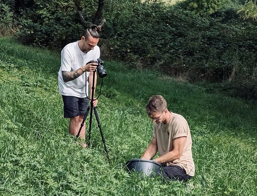 Dokumentation der Bodenprobenentnahme mit der Kamera am Galgenberg