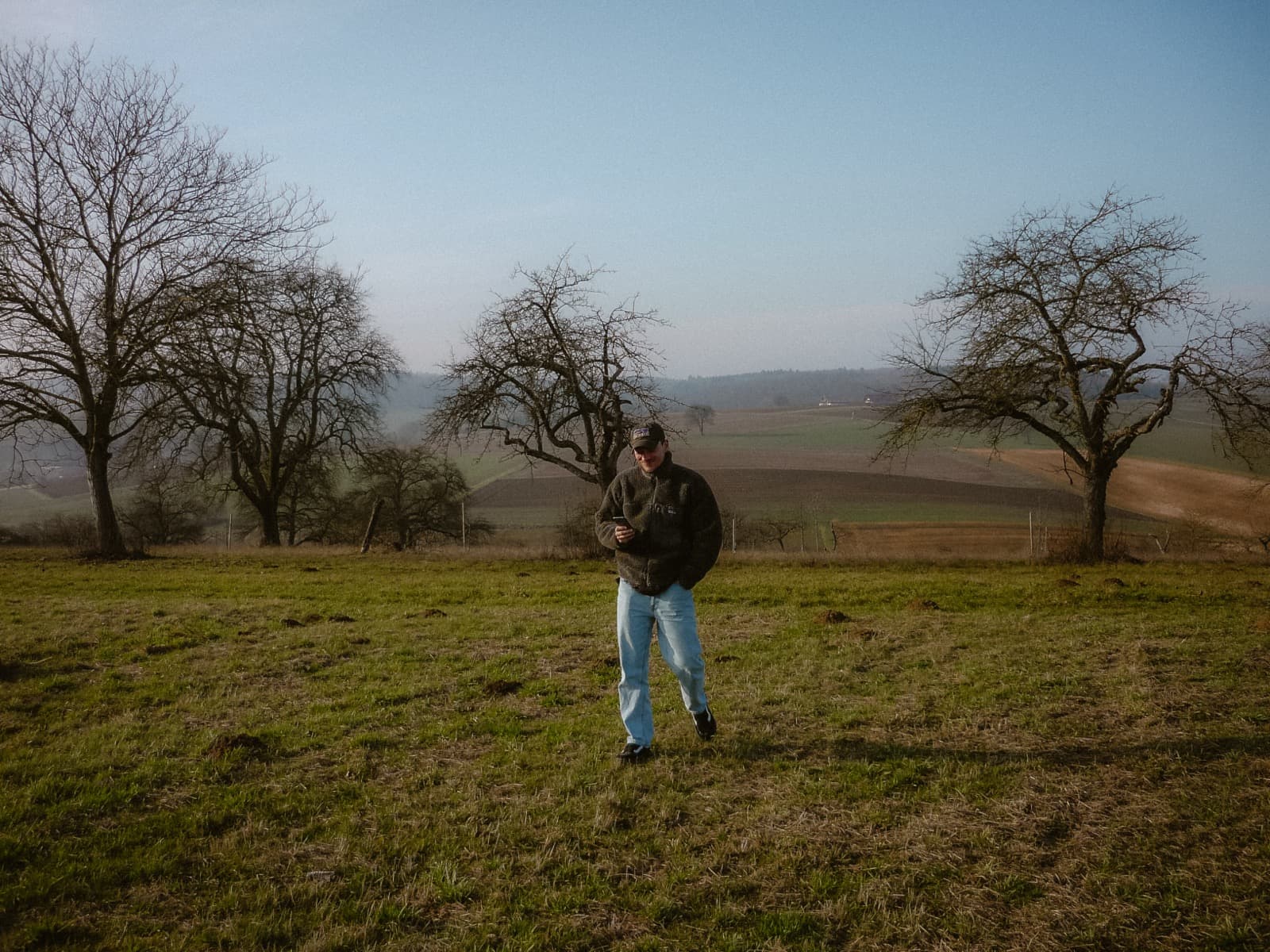 Weitblick über die Streuobstwiesen und Felder rund um Königsbach-Stein
